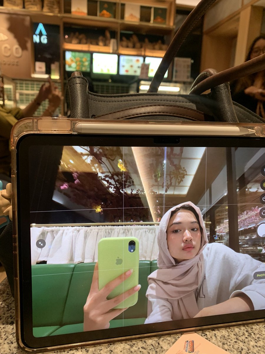 kidcalledMai's tweet photo. lagi coba kerudung baru hoho btw mutualan yukkk (cewe ajaa) https://t.co/32sy6a4y2T