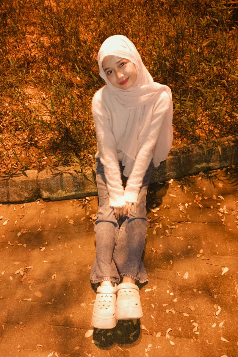 kidcalledMai's tweet photo. lagi coba kerudung baru hoho btw mutualan yukkk (cewe ajaa) https://t.co/32sy6a4y2T