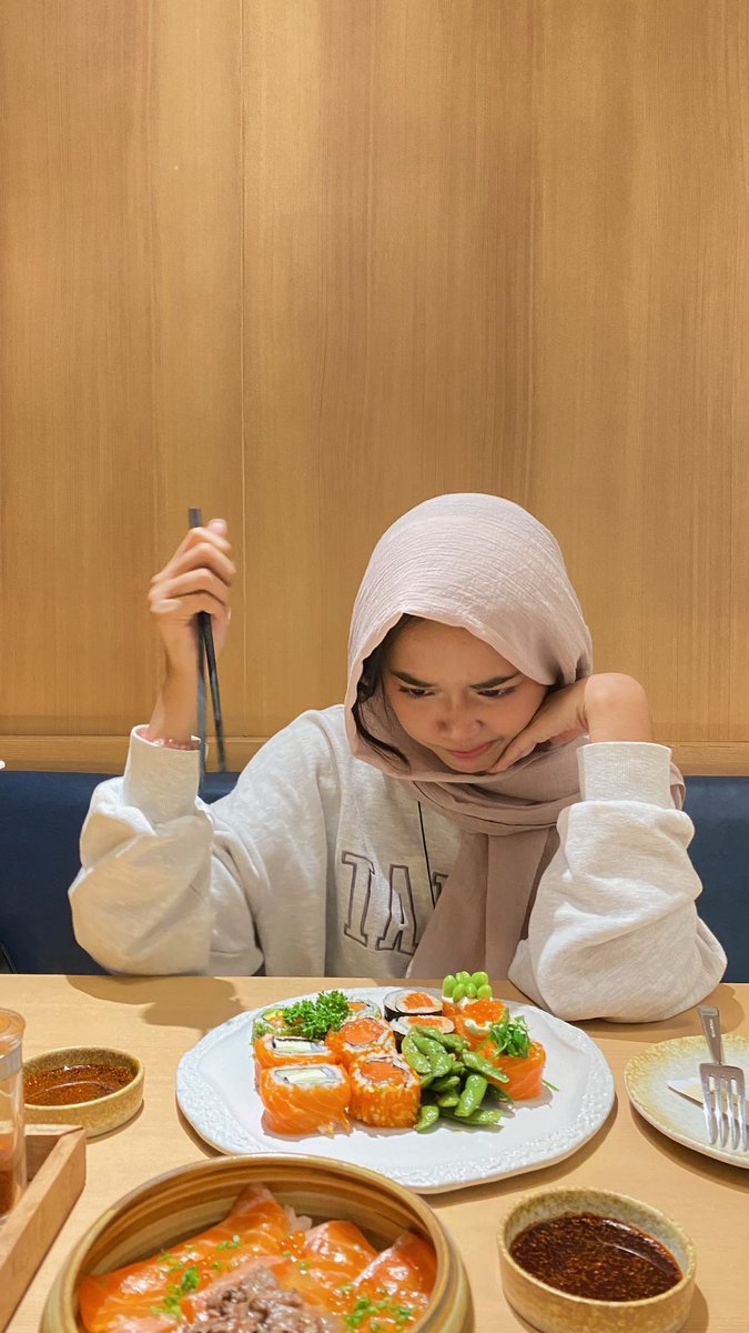 kidcalledMai's tweet photo. btw ini voal emang cakep bgt dia kokoh ngga kaya viscose yang gampang rusakk, tp ttp 11-12 sama viscose:> aku juga ngerekomendasiin ini ke temen2 aku soalnya tjakeupp 
https://t.co/2uiYT76pcF https://t.co/ilqwigcZWb