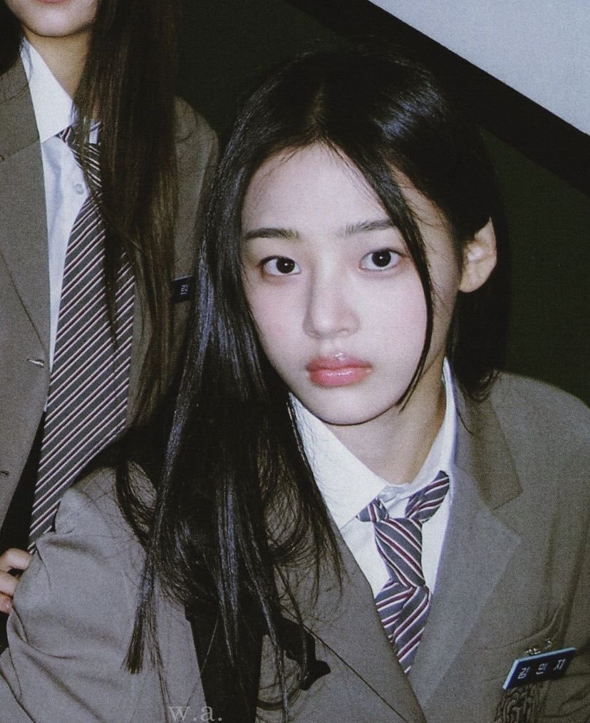 P0LAR_BEER's tweet photo. 곰사연애 고트인점

너 내가 불편해?
아니
알아
아는데···
왜 나랑은 손을 잡지 않냐는 거야
걔랑은 잘만 잡잖아
내가 너 안 좋아할까 봐 불편한 거면서
그런 거라면 하등 불편할 이유가 없는데
오늘 같이 집에 가면 안 돼?
나는 이 상황이 더 불편해 지금

이런대사쳐줄것같애서 https://t.co/vSSW1Uul3f
