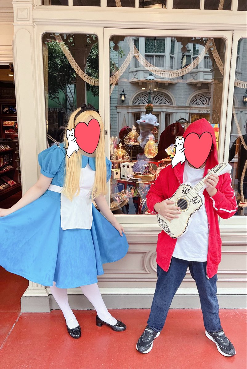 Risa_10_AL's tweet photo. 2026.9.20🏰

甥っ子と姪っ子を連れて🌹

アリスもミゲルも作ったのよ…！
特にギター(型クッション)を見てほしい…ちょっと捻れてるけど…！！本当はリュックにしたかったけど難しくて無理だった…

#Dハロ仮装2026 https://t.co/LTQer5W9Dc