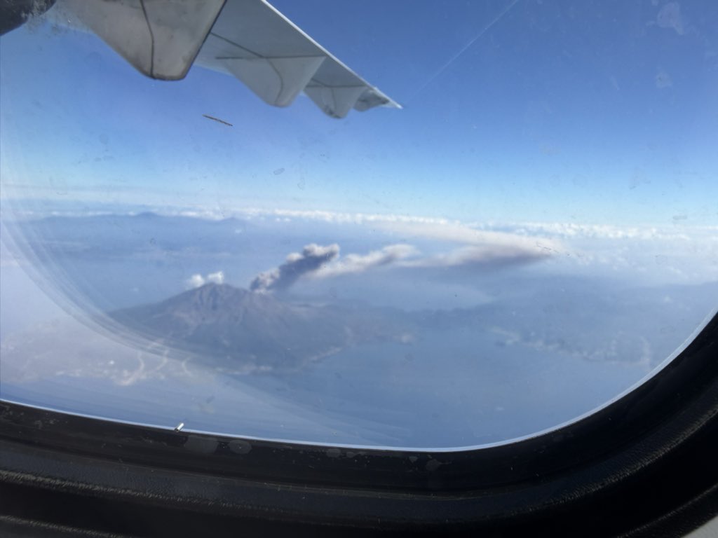 masabows's tweet photo. 桜島が噴火して航路を変更したり…乗り換え時間が短くなったりしたけど、羽田空港に戻って来てしまいました。

自宅に帰るまでが遠征ですw https://t.co/KxQ5PoMegz