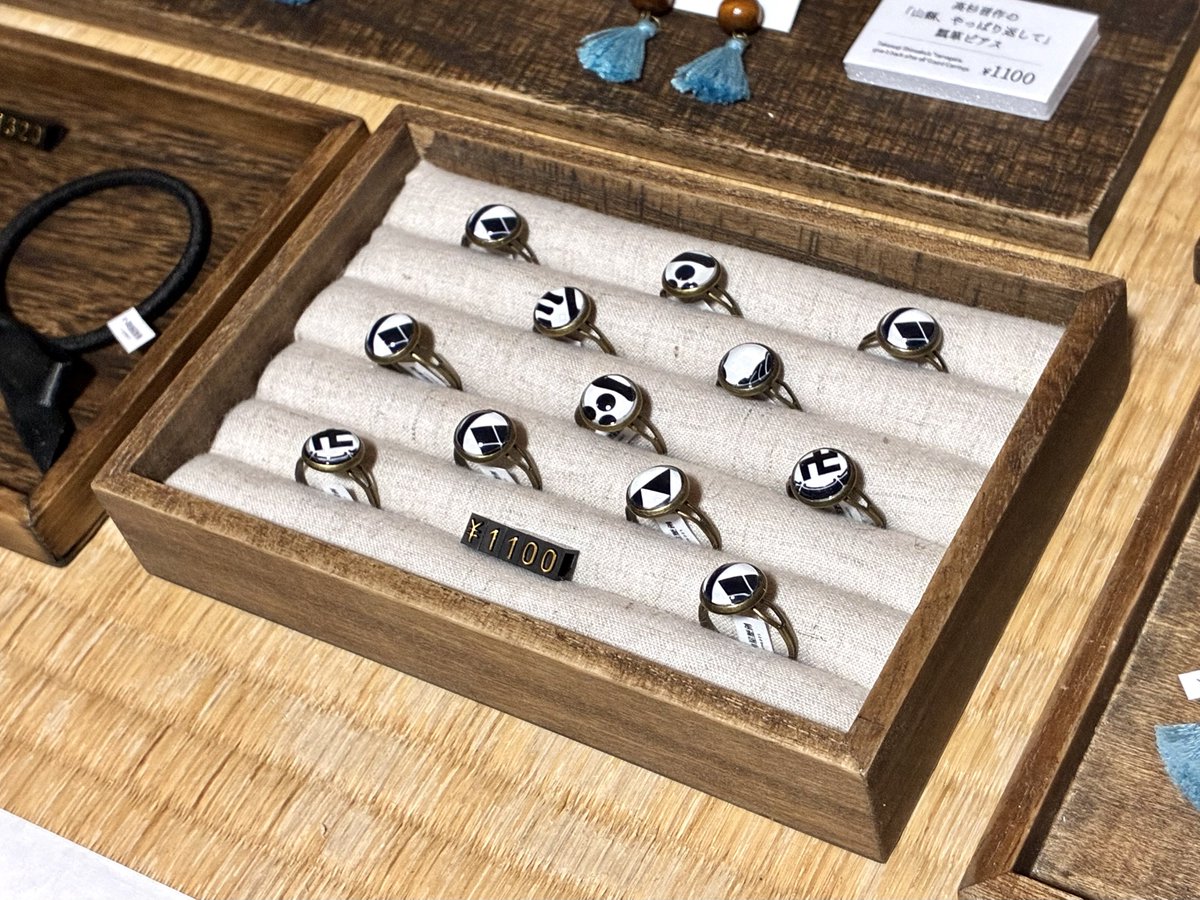 KMYrekisou's tweet photo. 十朋亭維新館さま（山口県山口市）にて小間物屋歴創ポップアップショップ、いよいよ本日スタートです✨

高杉晋作・山縣有朋・赤禰武人などをモチーフにしたアクセサリー・Tシャツなどの幕末グッズを販売させていただきます。
よろしくお願いします🙏

 https://t.co/z25oBoJifx https://t.co/RJs2D1XAEt