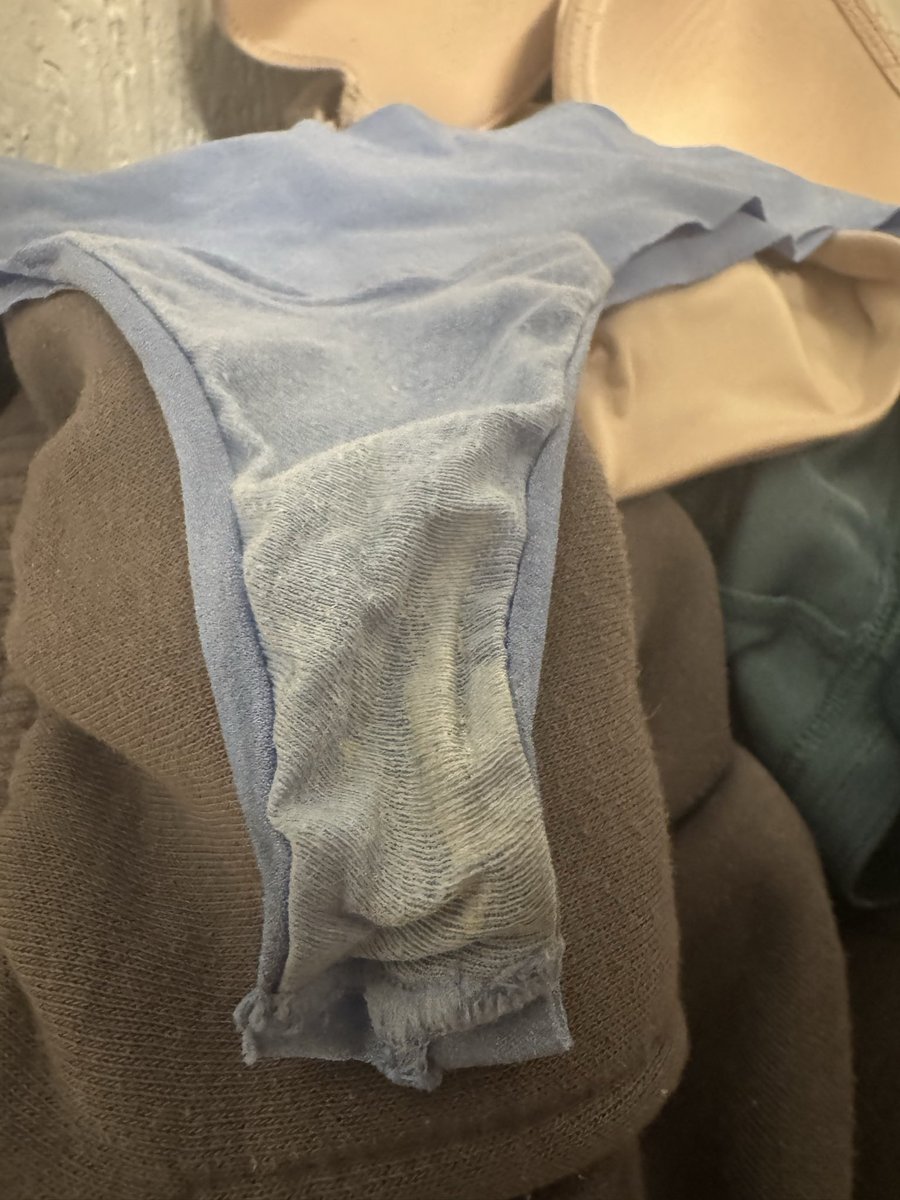 ThePublicSlayer's tweet photo. 9-24-26 - Super crusty tonight I don’t know why. But this blue thong smells like pee and buthole 😤😋🤤 #crusty #hard #smelly #hairy #vagina https://t.co/g2WcbTct1u