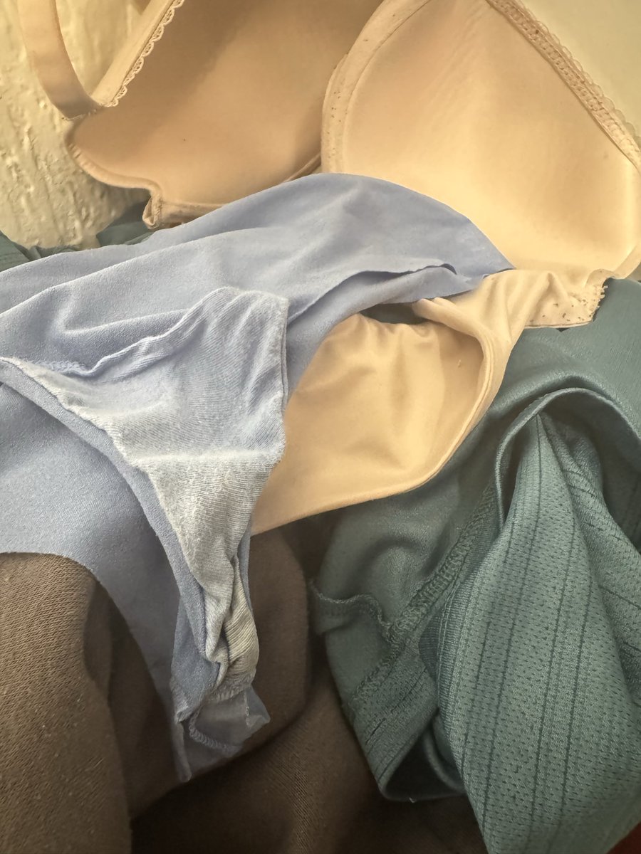 ThePublicSlayer's tweet photo. 9-24-26 - Super crusty tonight I don’t know why. But this blue thong smells like pee and buthole 😤😋🤤 #crusty #hard #smelly #hairy #vagina https://t.co/g2WcbTct1u