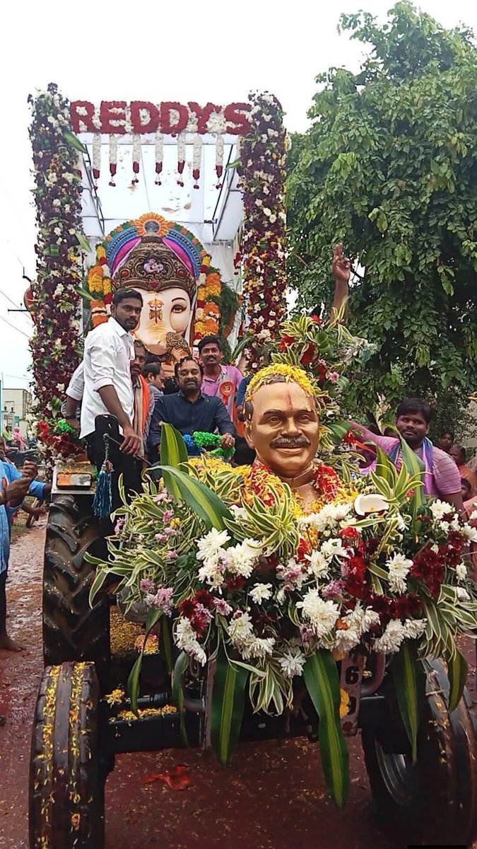 Insane4Nation's tweet photo. హిందువుల మనోభావాలను కించపరచడంలో వీళ్ళు ముందు ఉంటారు. 

@ysjagan అన్నియ్యా నువ్వు ఎప్పటికీ హిందూ కాలేవు - కానీ హిందువులని మాత్రం ట్రాప్ బాగా చేసావ్ 🙌 https://t.co/K3JtfQLzlg