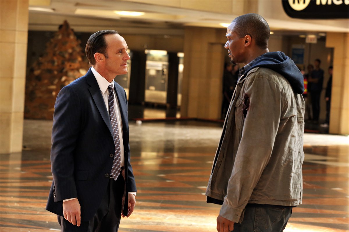 MaosBrazil's tweet photo. há exatos 13 anos, #AgentsofSHIELD estreava na ABC e fazia história na televisão, com 12,12 milhões de espectadores, tornando-se o programa de TV mais assistido daquela noite e chegando a 17 milhões de espectadores com a audiência acumulada ao longo da semana. https://t.co/wl14dJOYyi