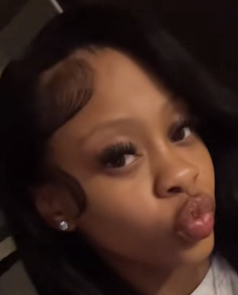 lightskinlovee3's tweet photo. #dsl #lipfetish https://t.co/fHApXAMfBI