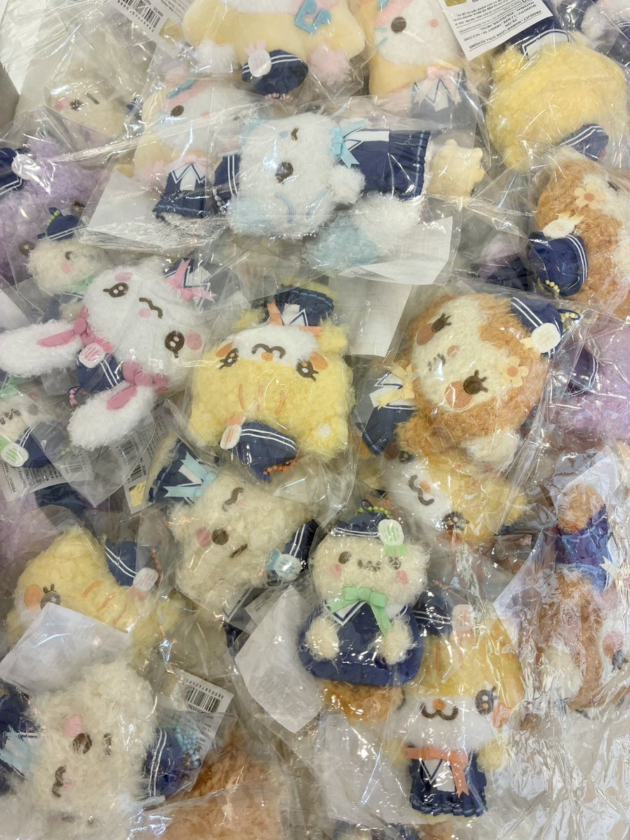 busandepart_jp's tweet photo. スペシャル入荷🍋🌊
Hearts2Hearts lemon tang MDがなんばマルイ店に入荷しました‼️
ライブ参戦にぴったりなぬいちゃんがたっぷり🩵購入特典トレカも贈呈いたします🎁
大人気商品なのでお早めにゲットしてください💨
ペンライトも取扱中です💎
#H2H #Hearts2Hearts好きな人と繋がりたい https://t.co/Wf8Jxlj4Kq