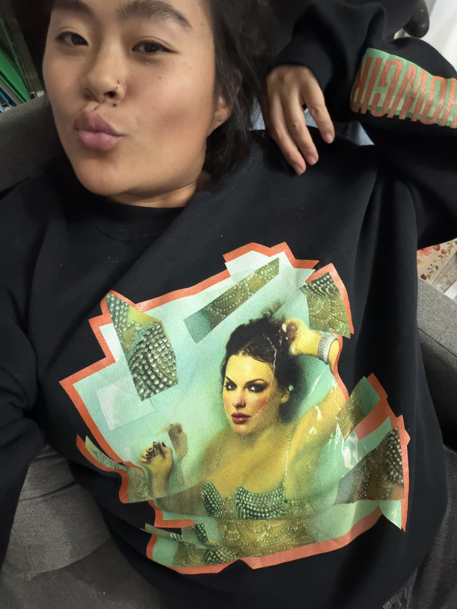 omgdebbiee's tweet photo. @taylornation13 Ready for this ENCORE!!!!! https://t.co/SZTuFKH24w