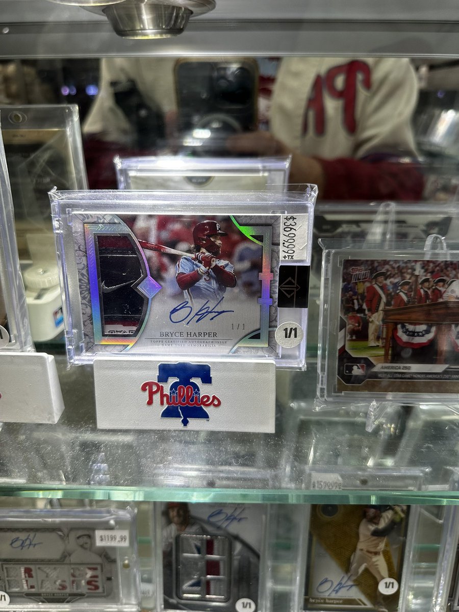 ScratchbyShmo's tweet photo. @CardPurchaser Was at the Phillies game tonight and saw some Sweet cards 🔥🔥 https://t.co/06gB7isotu