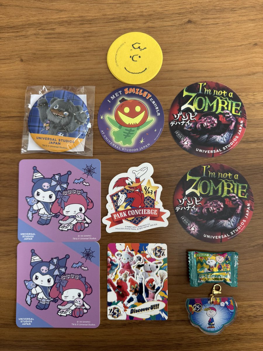 light8156's tweet photo. 無事に自宅に着きました🥱

改めてインパ期間中たくさんの
コメント＆“いいね”
ありがとうございました🙇‍♂️

今回のお土産の品々です😆✨

#USJファン #USJハロウィーン https://t.co/u0o4IEnSL3