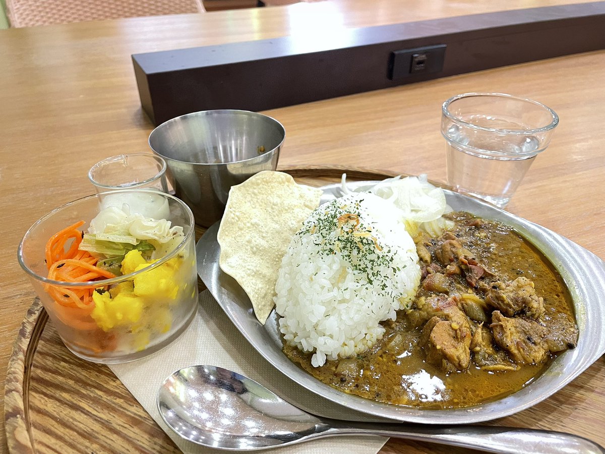 kobajun092's tweet photo. 新潟空港のカレー屋さん、今月で終わりみたいですよ
とても美味しかったです https://t.co/cuo9iTqHb3