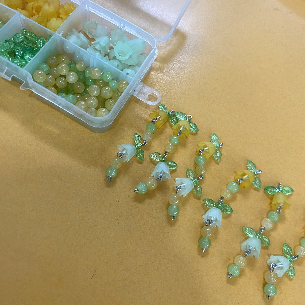 dreamforenha's tweet photo. when life gives you juju, build a juju garden 🧡💚

pro tip: sa office gawin ang freebies para bayad ang pagfangirl 🥳 https://t.co/STc9S8MlSU