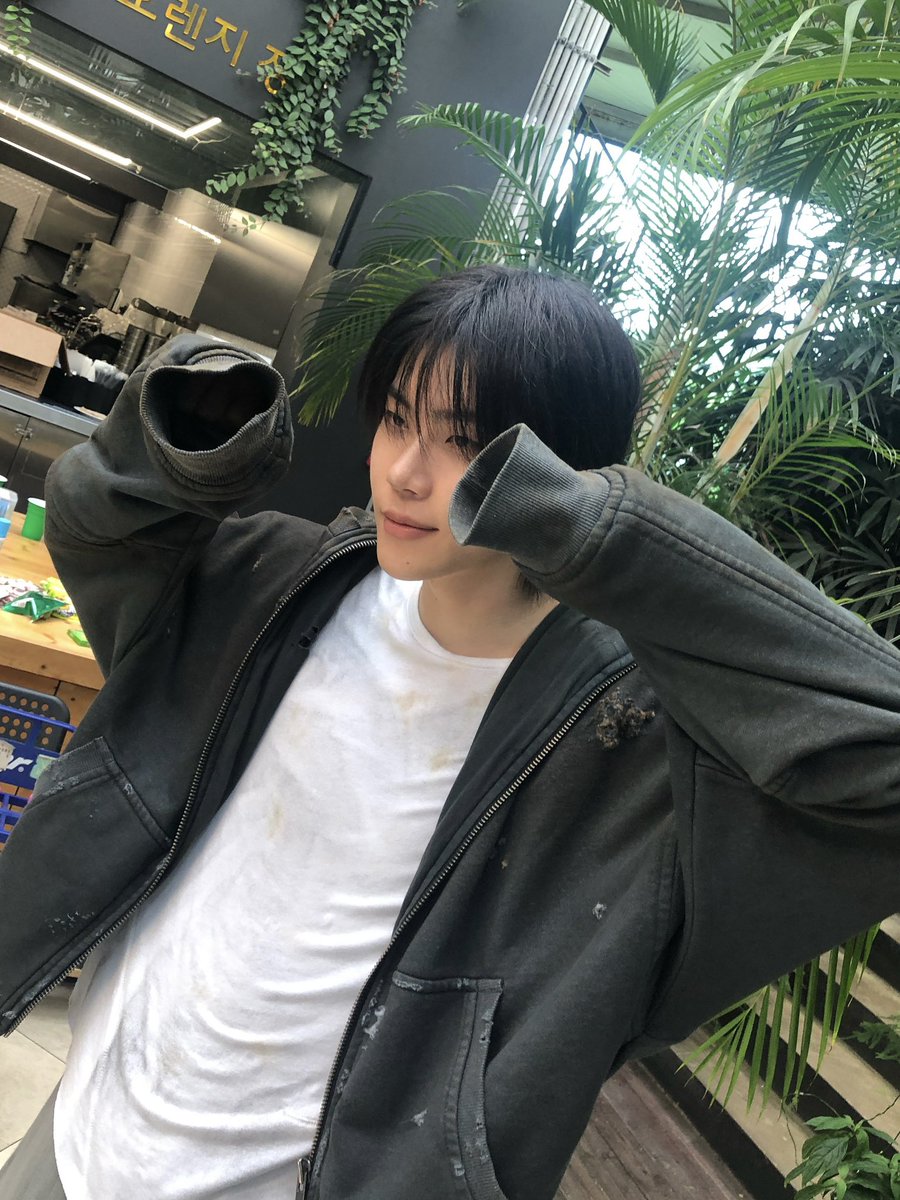 CYE_MEMBERS7's tweet photo. 🍁🤓🤍

#장여준 #JANGYEOJUN
#CLOSEYOUREYES #클로즈유어아이즈
#CYE #클유아 https://t.co/ks5yC8u3n3