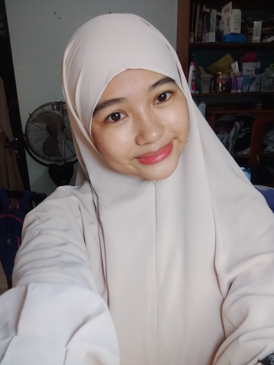 jsxxx15's tweet photo. https://t.co/9YGqncTCrz
ini abaya set yg aku pakai ga nyampe 300k dan sudah anti uv!
https://t.co/5mY0jpAlfe
nahh kalo ini lip yang aku pake yaa warna nya bikin segerrr https://t.co/4QRLWzGsxu