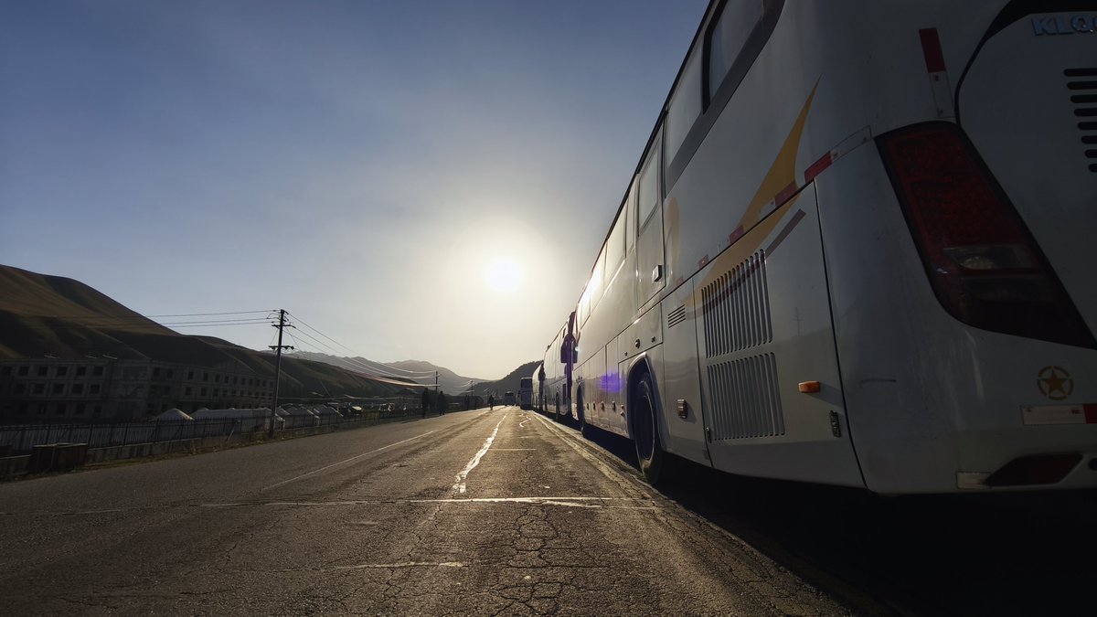 wopefli's tweet photo. 荒郊野外的地方被丟了這麼多垃圾！到底要怎麼收拾才能還給這地方乾淨。 https://t.co/Ti8DRPuhqJ