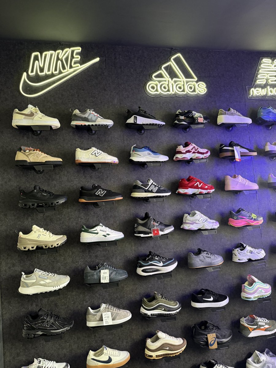 osoroKE's tweet photo. What are you selling today?
Nairobi Sneakers is your number one shoe plug. We have plenty in stock and in different sizes.
Our prices are affordable, get in touch via 0798542232 or visit Philadelphia House, 5th Floor, Shop 522 ||Tom mboya St || Next to AFYA CENTER
Leo mtakam? https://t.co/wElSJ7Lw4y