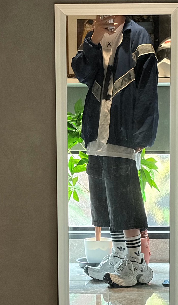 to4t__'s tweet photo. こんな服装もします https://t.co/3RBZHUtJDa