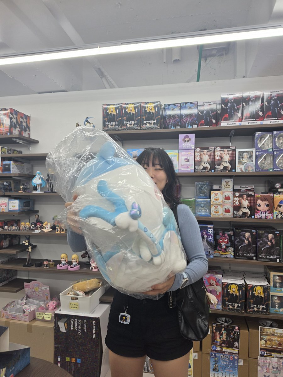 yeneex2's tweet photo. 소품샵에서 용산에서봤던 왕매지컬 자만추함;;
파는거 맞다고 해서 바로 제가 살게요 했다ㅜㅜㅜ https://t.co/LpGJXWsbxL