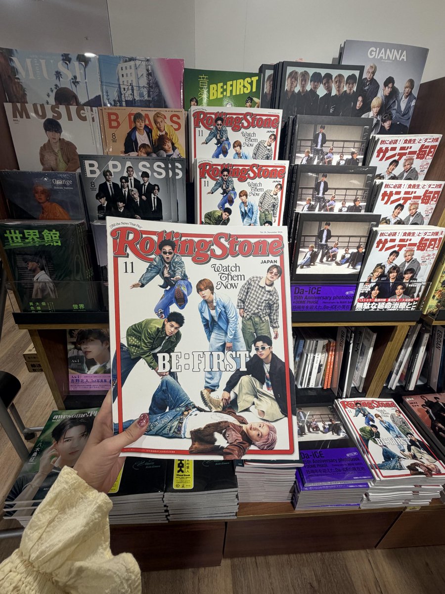 TOWER_Shibuya's tweet photo. 【#BEFIRST】#BMSG
BE:FIRSTが表紙を飾る
『Rolling Stone Japan 2026年 11月号』
本日発売💫
４階書籍コーナーにございます☺️

✨全14ページにわたる巻頭カバーストーリー✨
6人の現在を捉えた独占撮り下ろしも必見👀

裏表紙には、映画『＃RYUJI 竜二』から
柳楽優弥さん、萩原利久さん、そしてJUNONさん
登場🎵

ご来店お待ちしております😊(SZ)