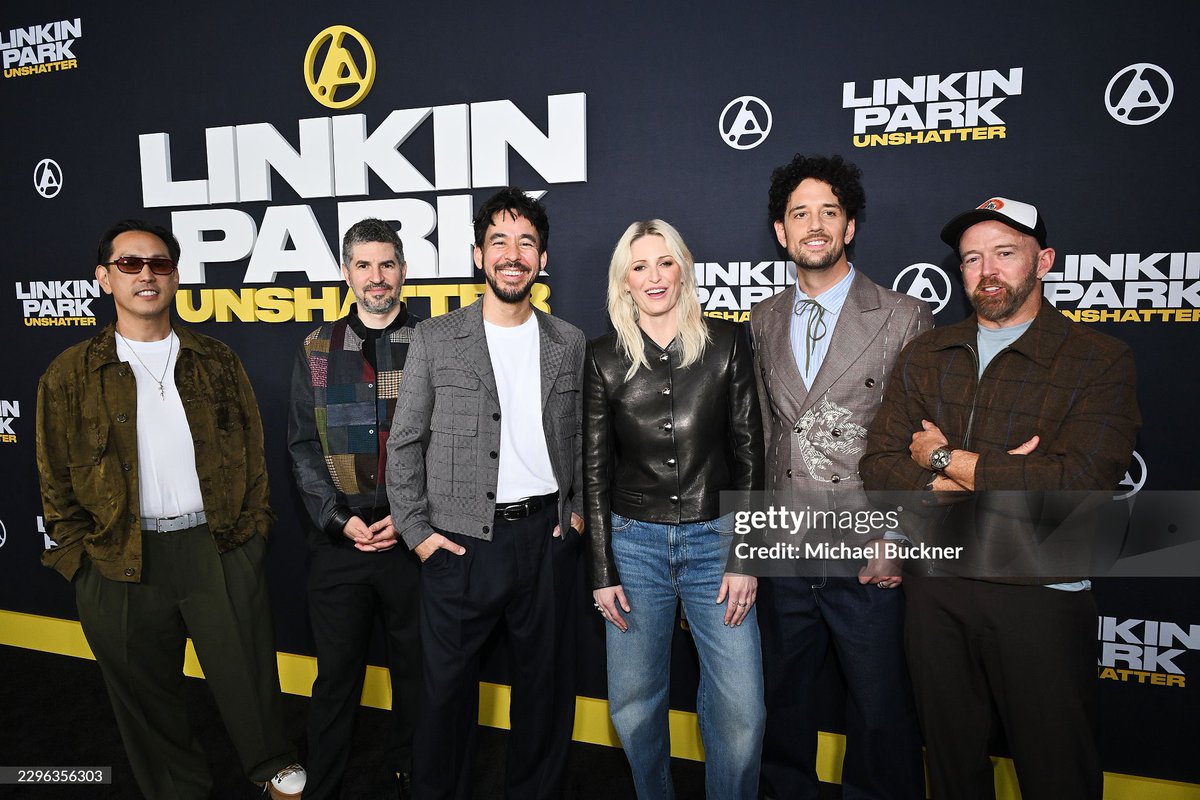 BroodingAnanas's tweet photo. Linkin Park GLOWS at the UNSHATTER movie premiere in Los Angeles💛 https://t.co/y7vtM6D4F3
