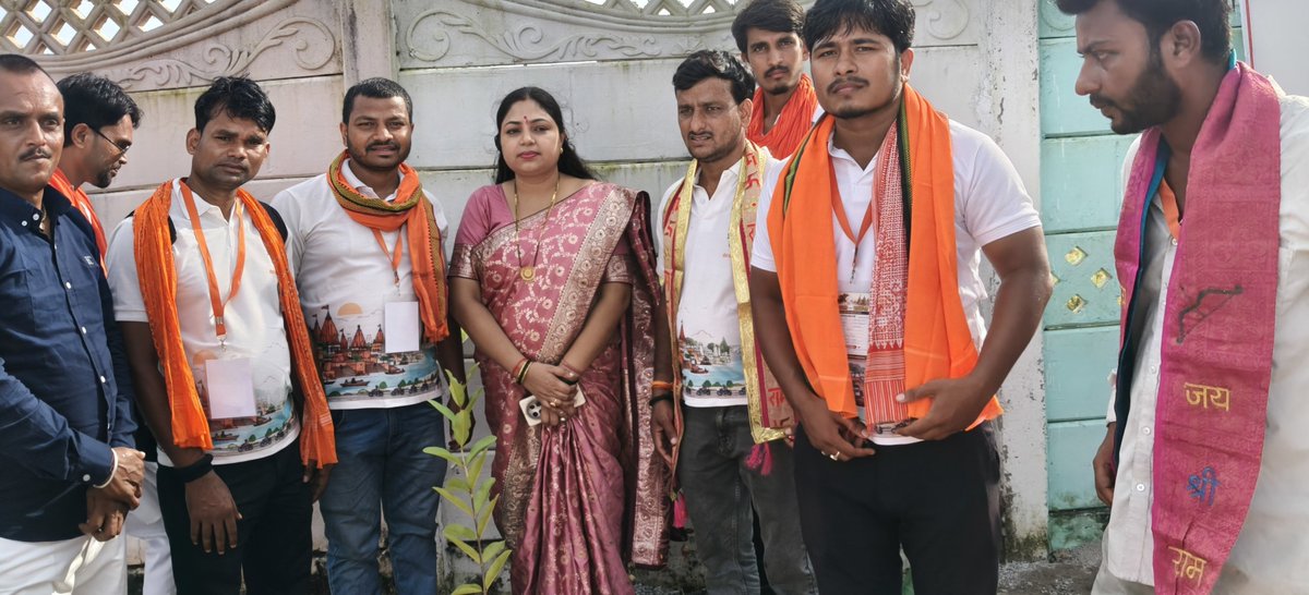 _pathak2's tweet photo. कर्मभूमि वाराणसी से जन्मभूमि वडनगर तक! 🪷

'एक भारत, श्रेष्ठ भारत' के संदेश और जनसेवा के संकल्प के साथ BJYM की ऐतिहासिक #VaranasiSeVadnagarSevaYatra गतिमान है। 
 जनपद जालौन विधानसभा माधौगढ़ में स्वागत कार्यक्रम के बाद वृक्षारोपण किया गया।
#SevaSankalpAbhiyan https://t.co/rg2itmygqS