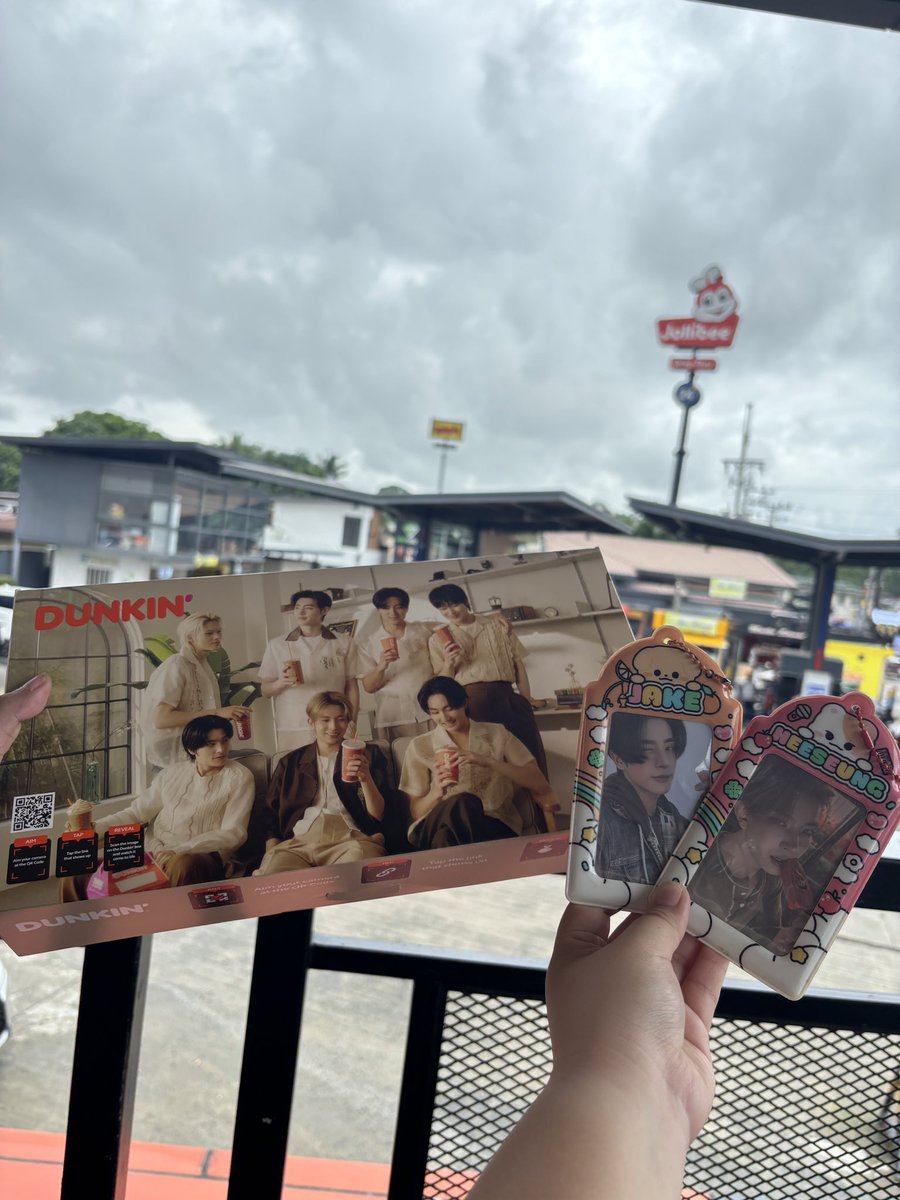 lhscovr's tweet photo. happy heejake day to those who celebrate 🤍 https://t.co/AcNcEuXFA2