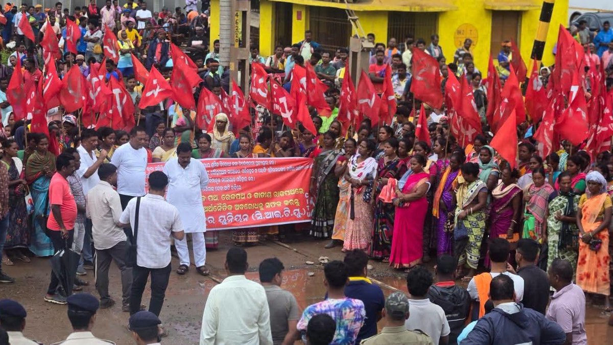 cpimspeak's tweet photo. Massive Protests in Koida Mining Belt Against Corporate Control of Odisha’s Mineral Resources

Thousands of mining workers and local tribal residents joined strike action, mass demonstrations, Rail Roko and economic blockade across the Koida mining belt in Odisha on September 24, protesting against the exploitation of workers and local communities and opposing the MMDR Amendment Act, 2026.

Led by CPI(M), CITU and the United Mines Mazdoor Union, workers organised economic blockades at the SAIL mine areas and railway sidings of Kalta, Taldihi, Barsua, Roxy, Patasahi, Bimlagarh and Rangra. Massive demonstrations and Rail Roko were held at Roxy and Patasahi, while NH-520 at Roxy was also blocked.

The protesters raised demands including work for all, substantial enhancement of minimum wages, decent living conditions, better basic facilities and protection of workers’ rights. They also opposed the MMDR Amendment Act, 2026, warning against the growing drive towards corporate control of Odisha’s mineral resources. CPI(M) State Secretariat member Pramod Kumar Samal, Bonai MLA Lakshman Munda, and CITU leader Pravat Kumar Panda were among those who addressed the protest gatherings.
