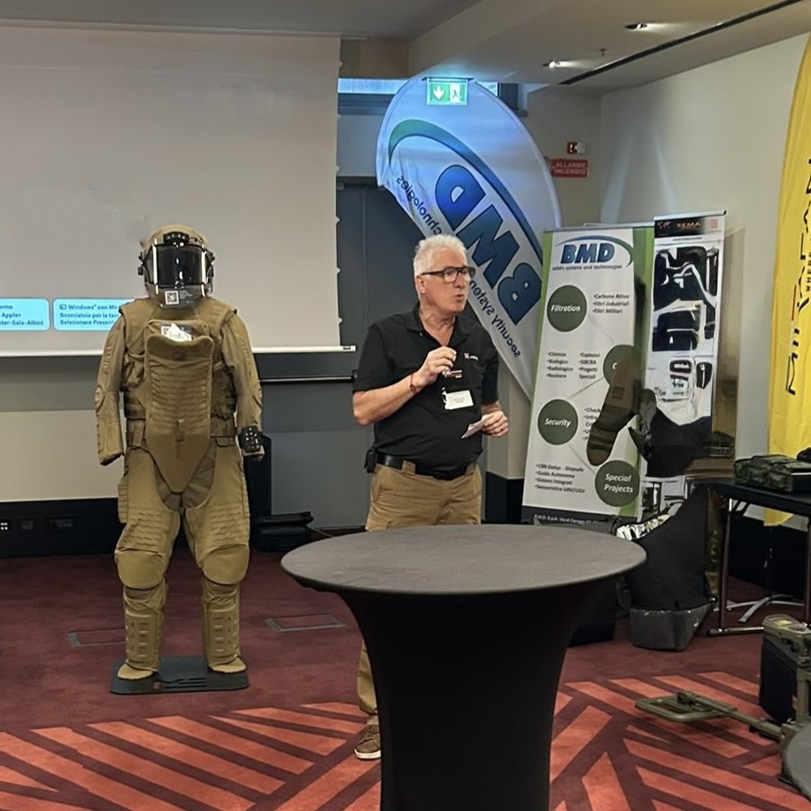 MedEngComms's tweet photo. New Capabilities.  The Med-Eng TSR Helmet earned interest from EOD Program Managers and end users attending the Explosive Ordnance Seminar Europe 2026. This new and lightweight system provides blast protection, comms, and lighting. Stay safe! #EOD #BombSuit #NATO #Innovation https://t.co/DLckI8rhLj