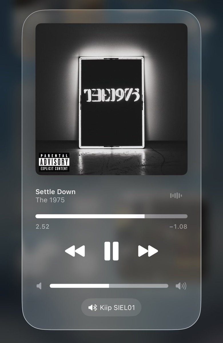 kaesayd's tweet photo. sharing earphones so we can listen to our favorites band together https://t.co/OZ3CYzymyQ