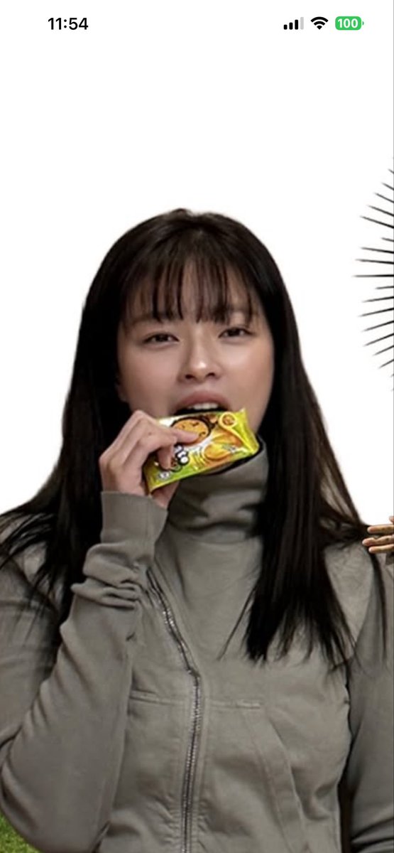 jeongiesushie's tweet photo. Jeongyeon recent picture from varo ent., she is literally holding malaysian og potato crisp😭🙏🏻 https://t.co/Lx1wQrReW6