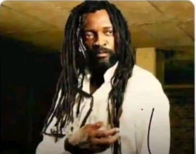 tripy003's tweet photo. Lucky Dube akiimba born to suffer nilidhani ni ju anavuta bangi😭😂 https://t.co/BVIsbcZShi