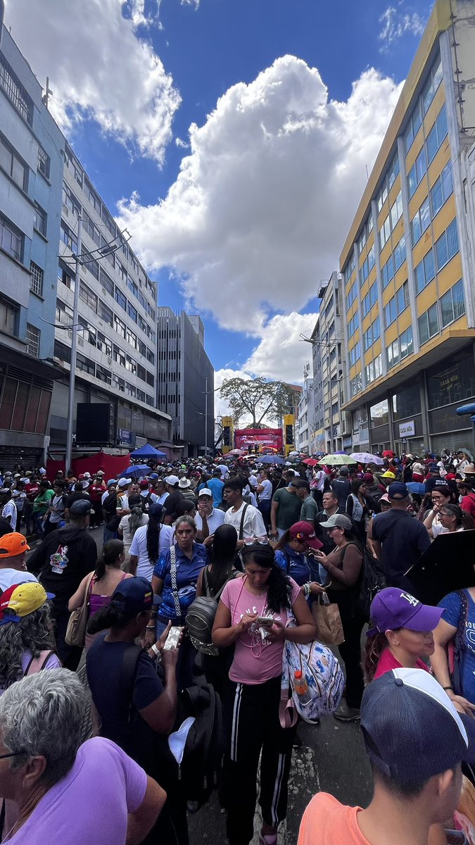 luiselvisoficia's tweet photo. @CMonteroOficial Chavismo en apoyo a Delcy Rodríguez en Caracas https://t.co/Nr3rqhW9Lt