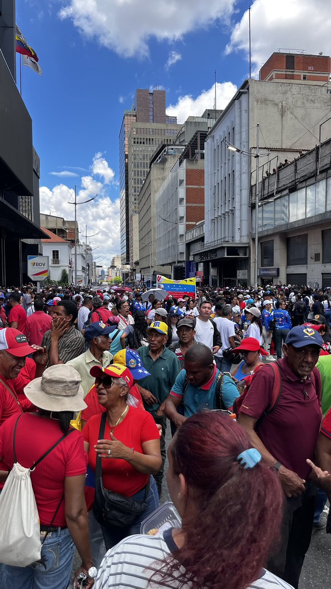 luiselvisoficia's tweet photo. @CMonteroOficial Chavismo en apoyo a Delcy Rodríguez en Caracas https://t.co/Nr3rqhW9Lt