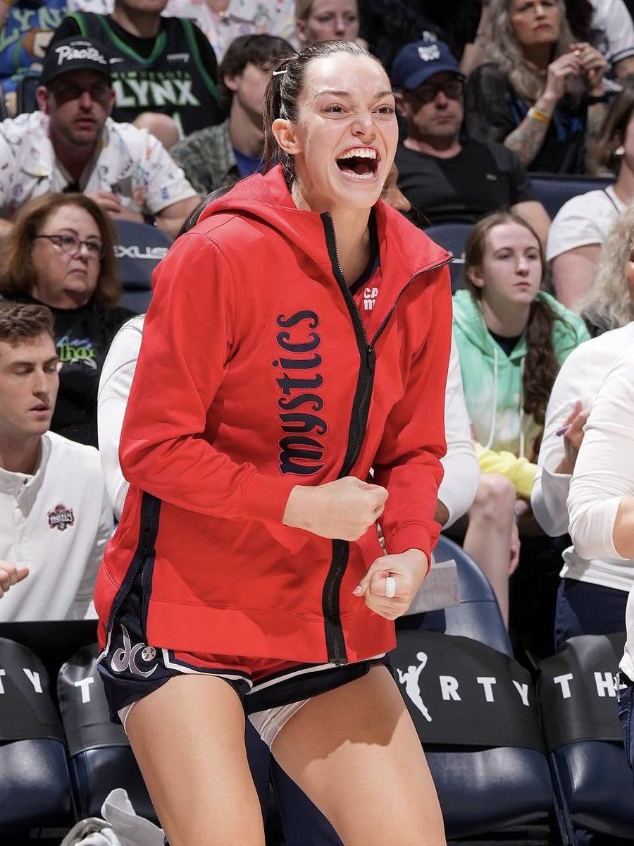 UCLAWBBmuse's tweet photo. angela dugalić’s rookie season totals/FG%/avgs: 

330 MIN
101 PTS
84 REB
22 AST
12 STL
7 BLK
36 GP  

40/91 FG (44.0 FG%)
4/31 3PT (12.9 3P%)
17/25 FT (68.0 FT%)
49.5 TS%  

9.2 MIN | 2.8 PTS | 2.3 REB | 0.6 AST | 0.3 STL | 0.2 BLK https://t.co/7JdwY7HOMm