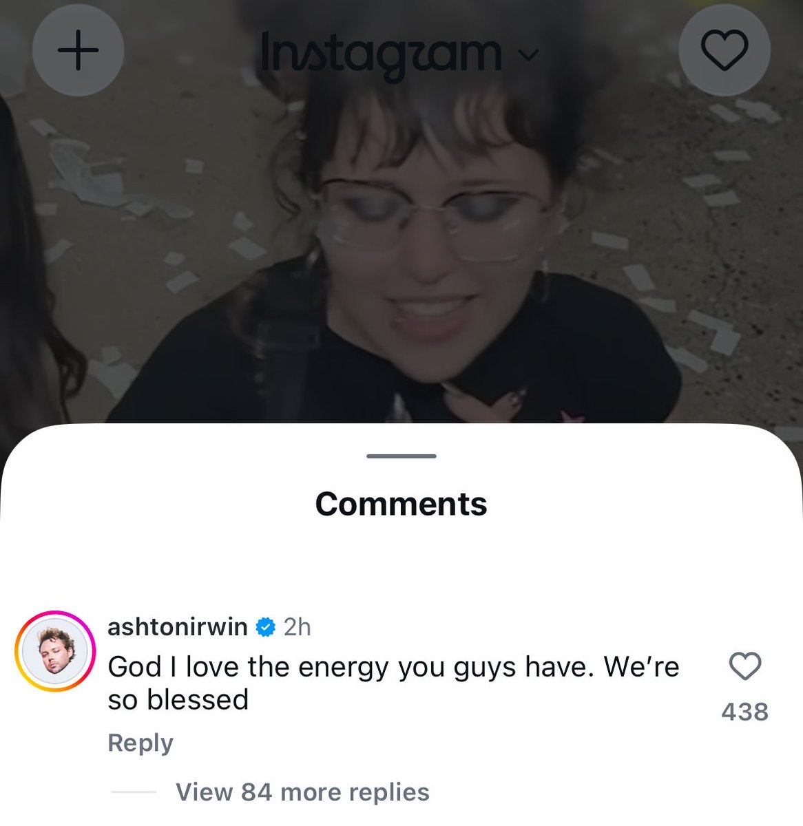 hurricanemuse's tweet photo. Despite how unnecessarily cruel Ashton has been treated recently, he still chooses to be sweet and interactive. Always commenting stuff like this on tiktok and insta, and even live streamed for us tonight. 🫶 https://t.co/SjpUa8dCNI