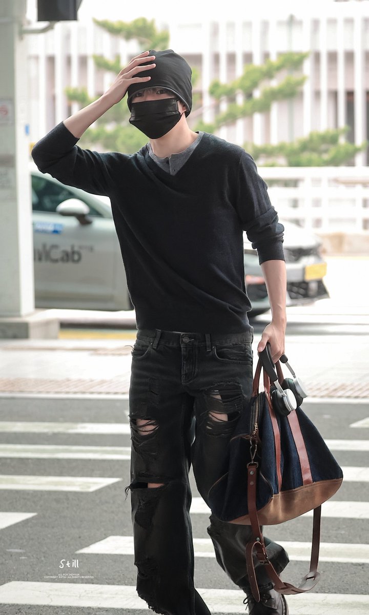 itstill723's tweet photo. 260925 
동그란 추석 보내🌕
#윤재혁 #YOONJAEHYUK #ジェヒョク #트레저 #TREASURE https://t.co/LlFkUddPmE