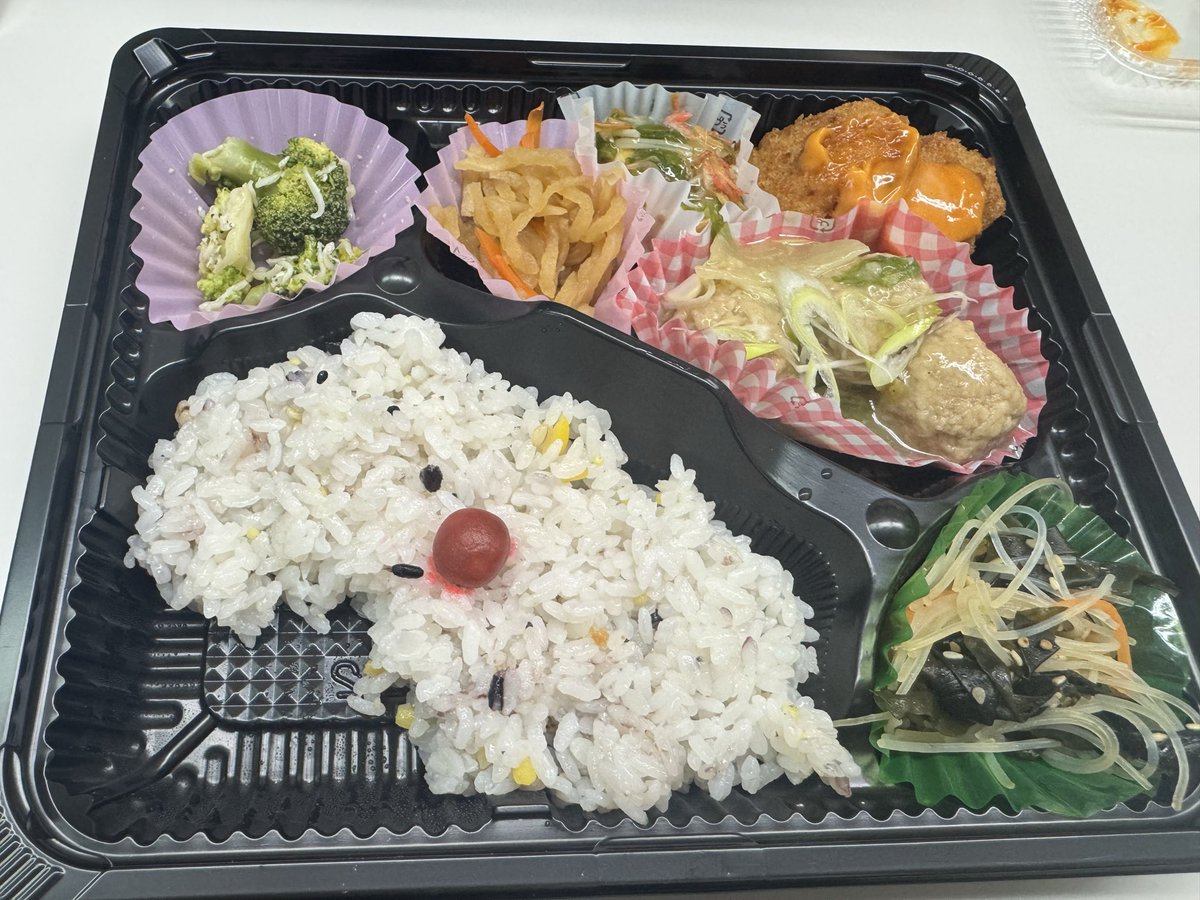 miffy3207's tweet photo. #お昼ごはん
#お弁当
#ワンコイン弁当
#写真撮る前に食べちゃった https://t.co/Sfe2WEBaX2