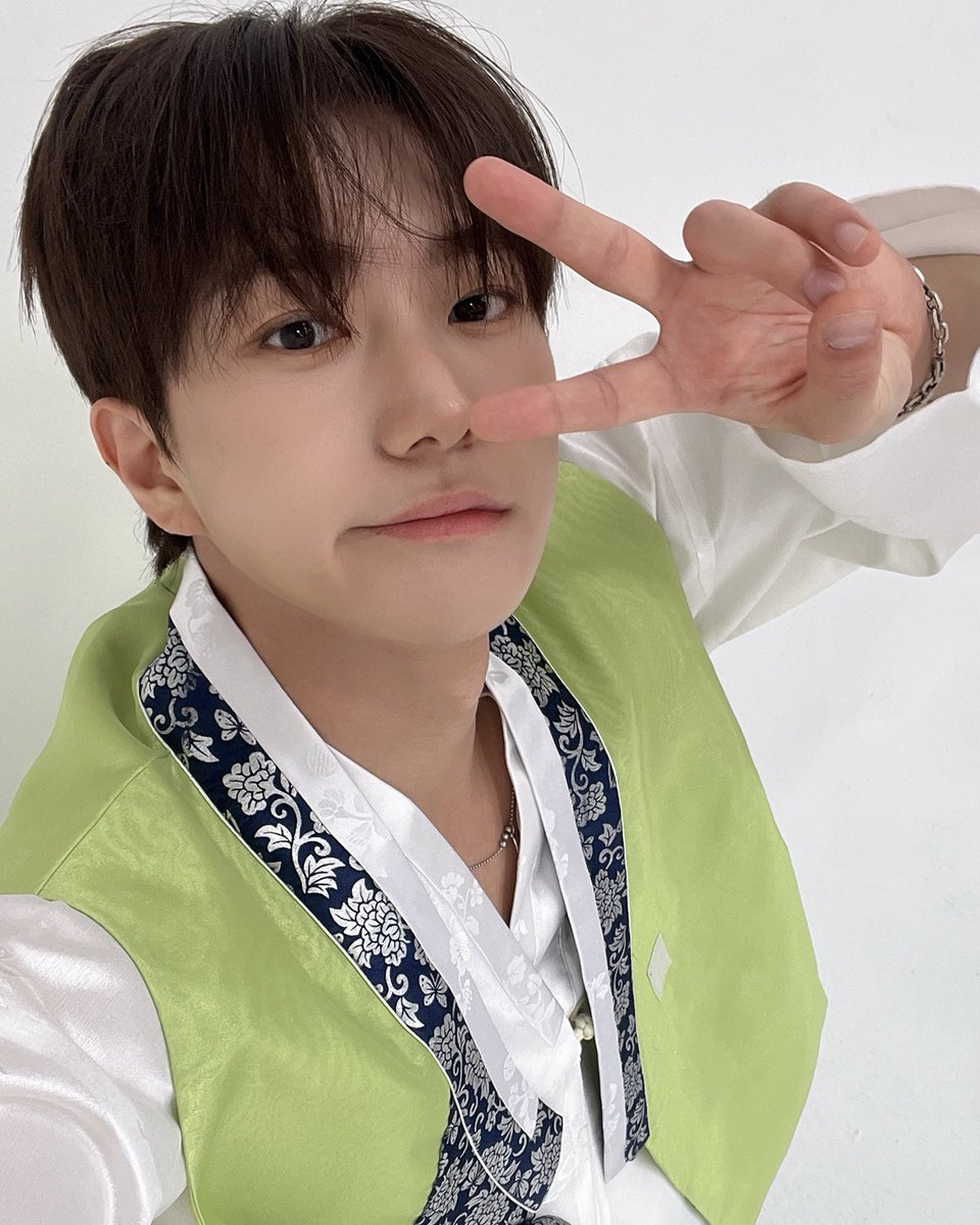 siwoo_diary's tweet photo. 【 260925 】on Weverse

SIWOO - 2026 JUSTB HAPPY CHUSEOK BEHIND PHOTO, LETTER &amp; GROUP PHOTO

#SIWOO #시우 #JUSTB #저스트비 https://t.co/iAZIoSa4cH
