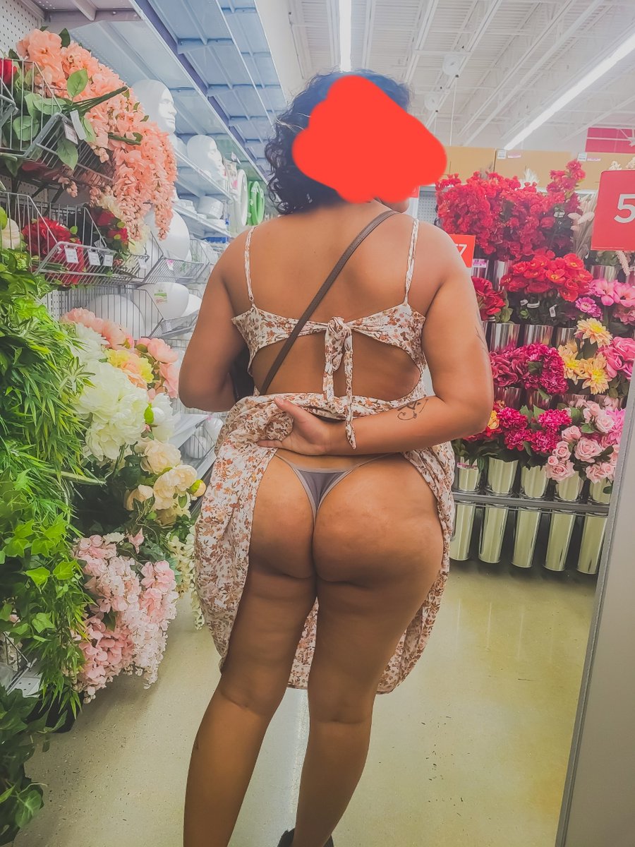 esposapermisox's tweet photo. Ella es mi esposa, ecuatoriana, tiene 32 años. Me encanta la idea que otros hombres la usen para satisfacerse, tiene un culo perfecto y una concha enorme. Gustaria saber que cosas le harian si la tuvieran con ustedes. https://t.co/6LRmZKMfaT