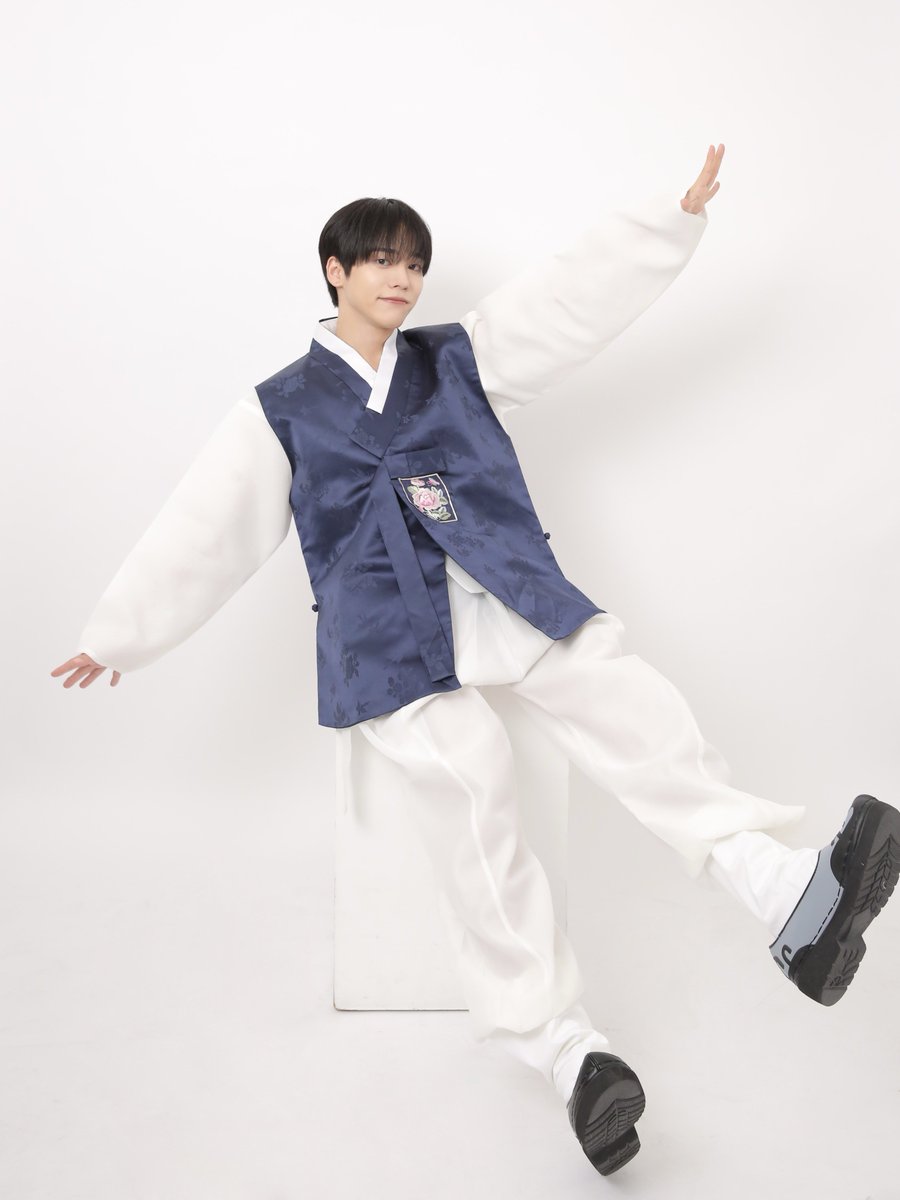 ONF_offcl's tweet photo. 유토 도령 등장하오💙

#온앤오프 #ONF
#유토 #YUTO https://t.co/EuJ5gTOMMA