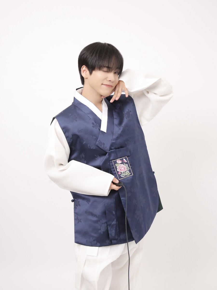 ONF_offcl's tweet photo. 유토 도령 등장하오💙

#온앤오프 #ONF
#유토 #YUTO https://t.co/EuJ5gTOMMA