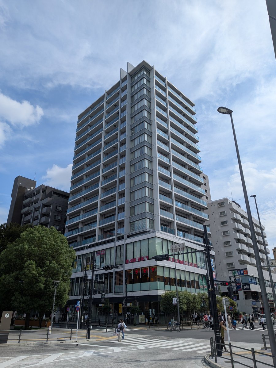 sunde_ritsu's tweet photo. 調布、外観イケてるマンション多くていいね

・シティハウス調布
・リーフィアレジデンス調布小島町
・ パークホームズ調布ザレジデンス
・ セントラルレジデンス調布ステーションコート https://t.co/cAT1lm5tqo