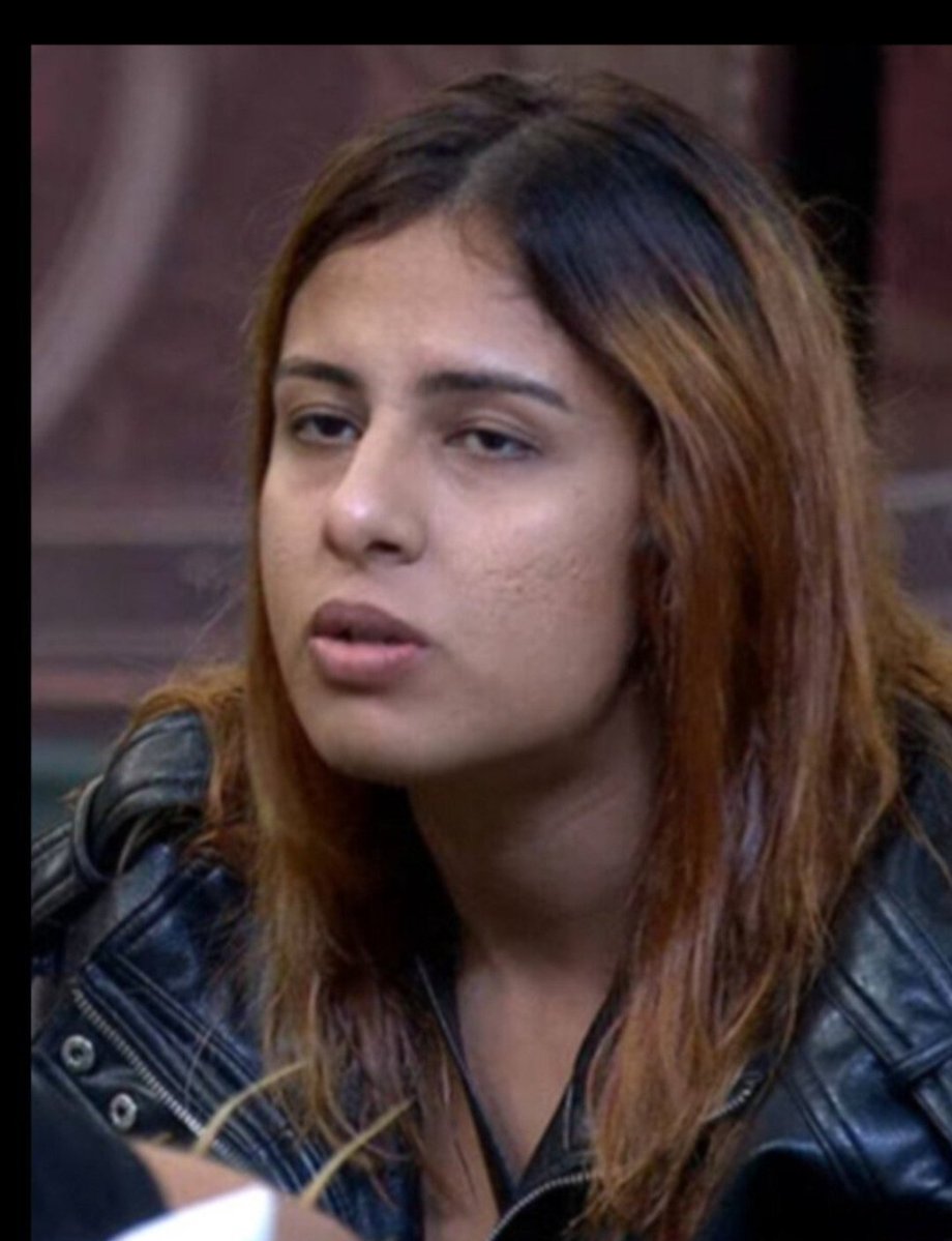 Emobiland13's tweet photo. Bawaseer 2.0 bb20 ki same same but different same vibes hai ek maa baap ko gali dena and dusre kisi ko badua de na chappri behaviour aur bahar aa khe meri winner #FarrhanaBhatt bolna hype dekhe
#bb20 #Rithi #baseer https://t.co/fgf4OLnNri