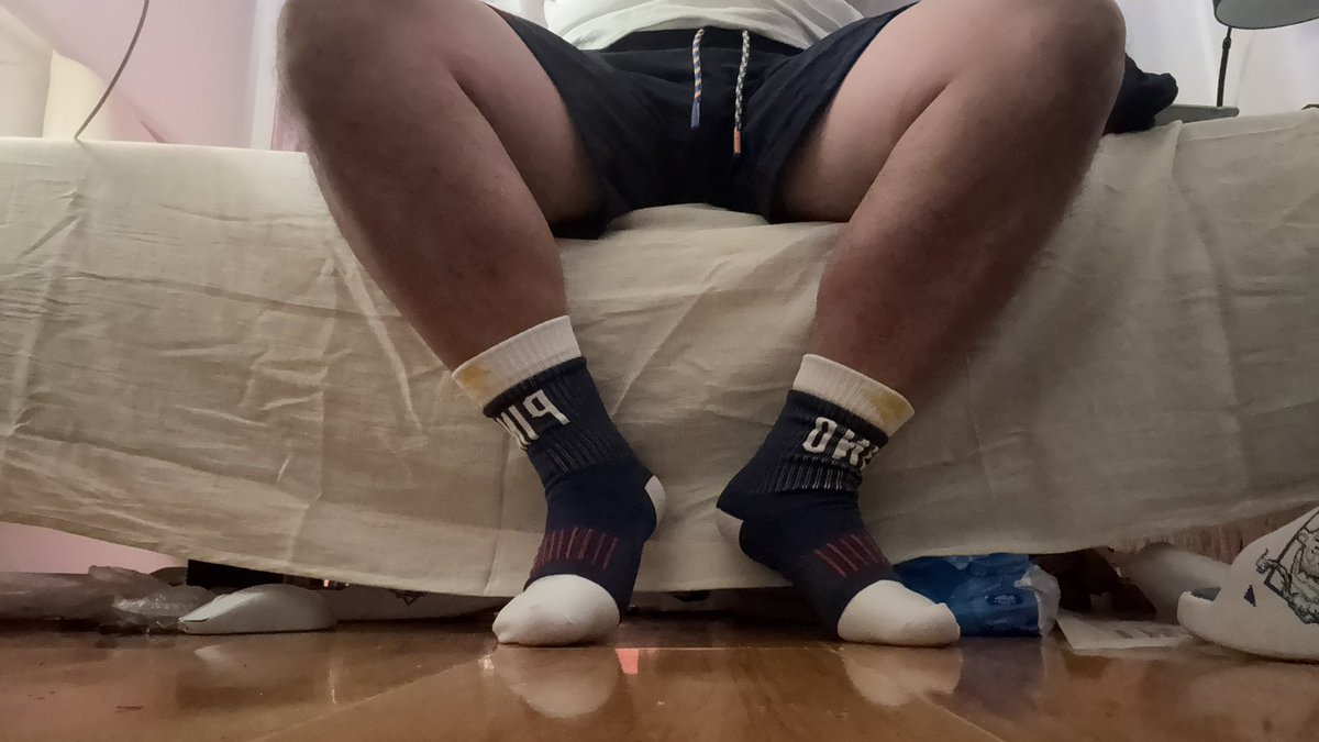 Masterachang's tweet photo. 这袜子还挺好看

#白袜 #白袜控 #足控 #粗腿 #熊1 #原味 #GayBear #互fo #粗鸡 #sm https://t.co/g7512hnYiT