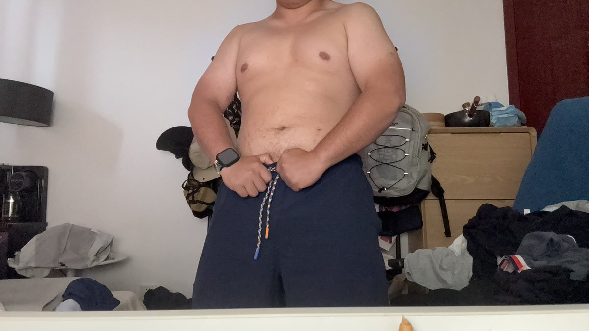 Masterachang's tweet photo. 这袜子还挺好看

#白袜 #白袜控 #足控 #粗腿 #熊1 #原味 #GayBear #互fo #粗鸡 #sm https://t.co/g7512hnYiT