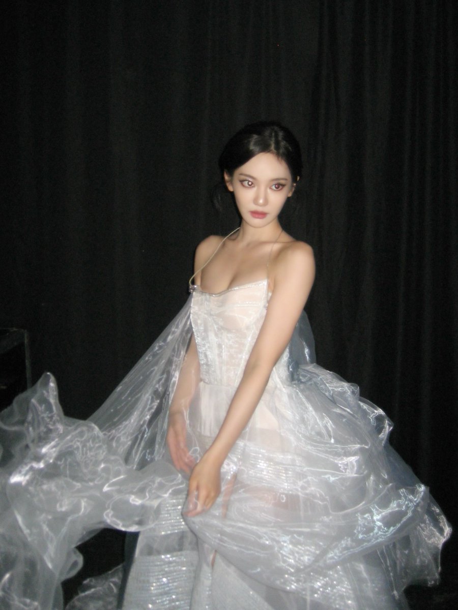 wntrult's tweet photo. aespa NINGNING in a custom Gucci dress for her performance of “ I Love You But I Gotta Let You Go” at SYNK : COMPLaeXITY in Atlanta. https://t.co/mMJW6b10qI