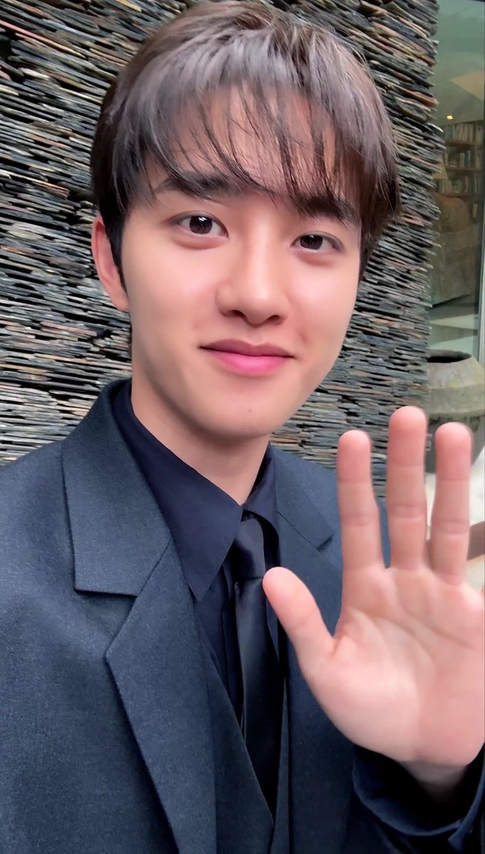 do_dyasoo's tweet photo. D.O.                                          Doh Kyungsoo
☺️🥰💖                                   😎🥵❤️‍🔥 https://t.co/cn9NDABPlr