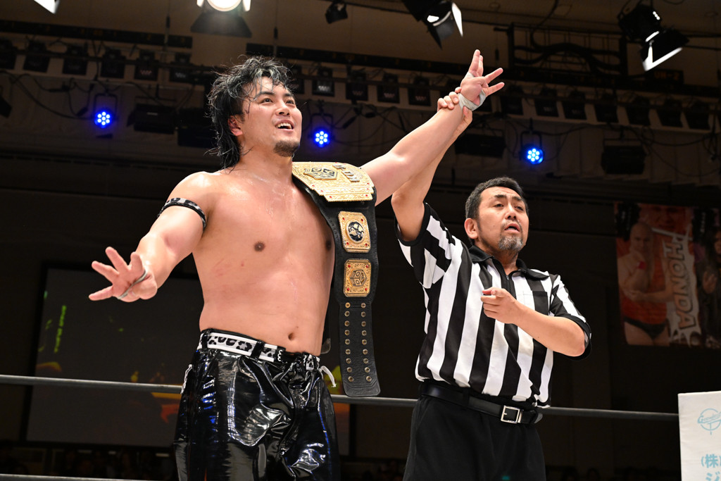 MUSCLEtekinaNNK's tweet photo. 💪10月1日『MUSCLE＆』後楽園ホール大会、追加情報！

開場時間中に、KO-D無差別級王者・MAO @xinomaox によるチャンピオンサイン会実施決定！

#マッスル的な何か #ddtpro

※サイン会対象は当日DDT売店でお買い上げのDDTグッズ、MAO個人グッズ、新作MUSCLE＆グッズのみです。
※1回のお並びにつきグッズ最大5点までサイン可能となります。5点より多くの点数をご希望の方は再度列の最後尾にお並びください。
※列に並ばれても途中で終了させていただく場合がございます。また、事前に告知した選手が負傷などにより、予告なく変更することがございます。予めご了承下さい。
※握手などの接触行為は禁止とさせていただきます。

🔽チケット好評発売中！ 
https://t.co/qZeLW9igjE